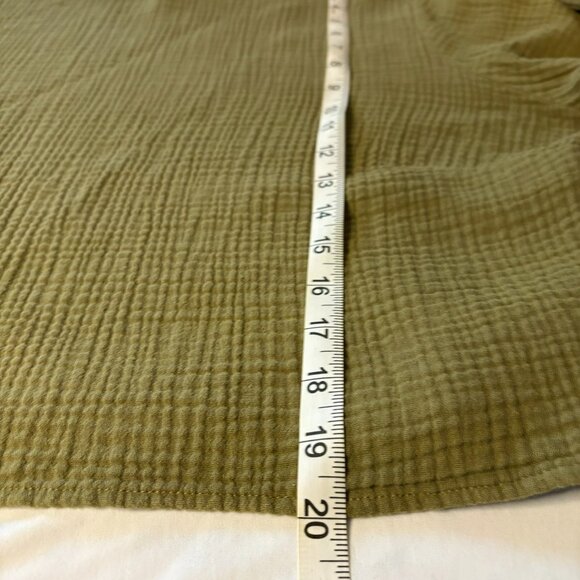 Forever 21 + Sage Green Gauze Long Sleeve Crew Neck Cropped Top Size 2X - Picture 3 of 6